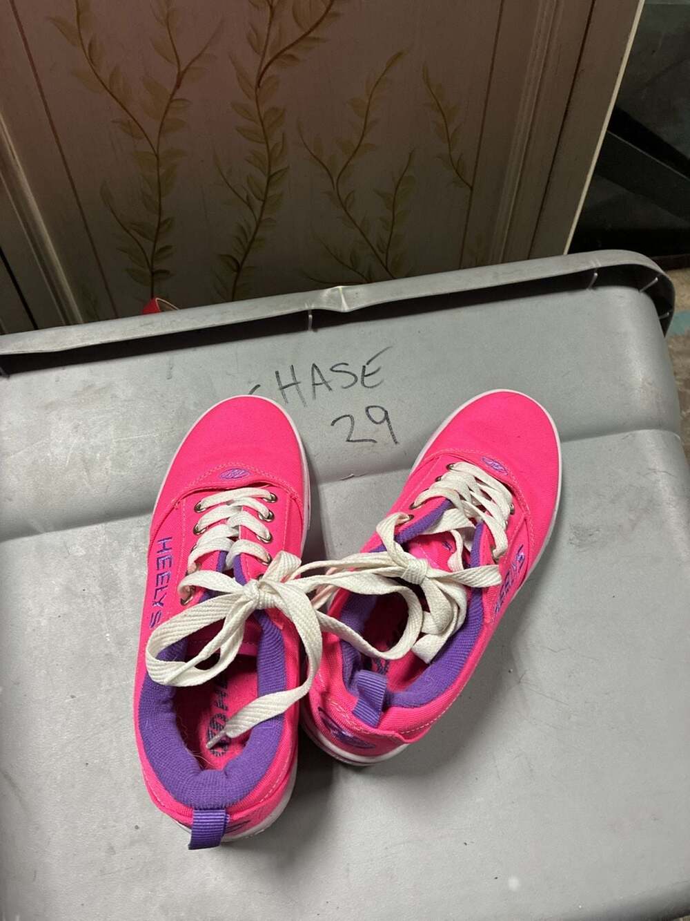 Heelys Pro 20 Hot Pink Skate Shoes Youth Size 3 Sneaker Lace Up Low Top